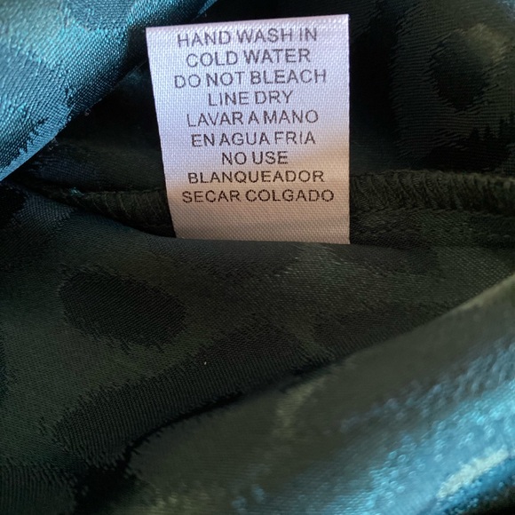 Entro Women's Leopard One Shoulder Top - Picture 13 of 16